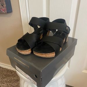 Pierre Dumas brand wedges size 7M